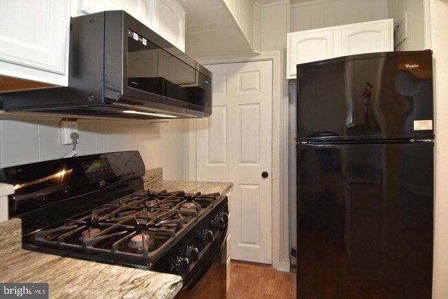 Building Photo - 204 34th St NE