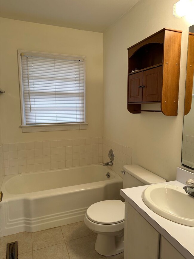 Building Photo - 3 Bed/2 Bath in Seneca, SC