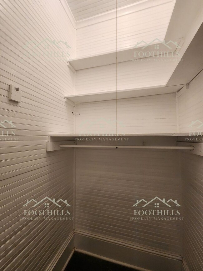 Building Photo - Newly Renovated 3-Bedroom Home Near Downto...