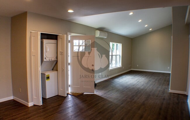 Building Photo - One Bedroom Duplex in Stayton-Coming avail...