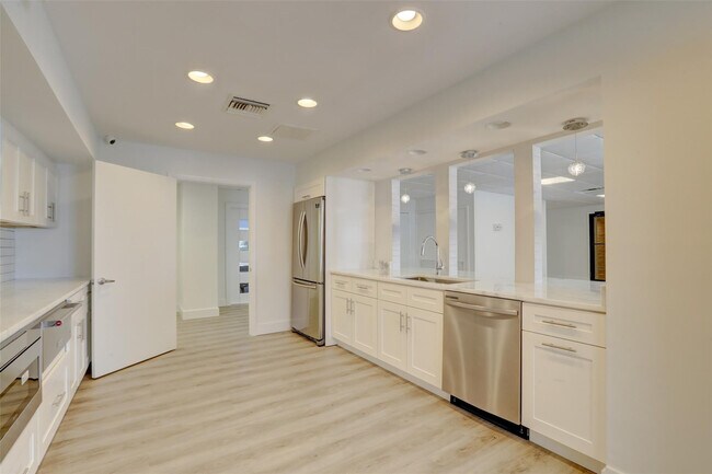 Building Photo - 3800 Galt Ocean Dr