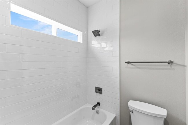 Building Photo - 5510 Pershing St