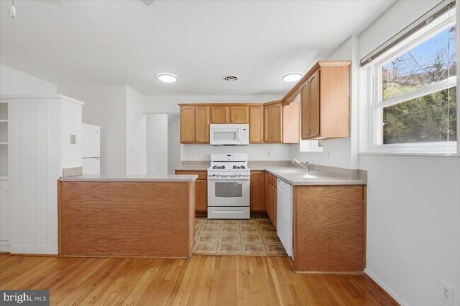 Building Photo - 5039 8th Rd S