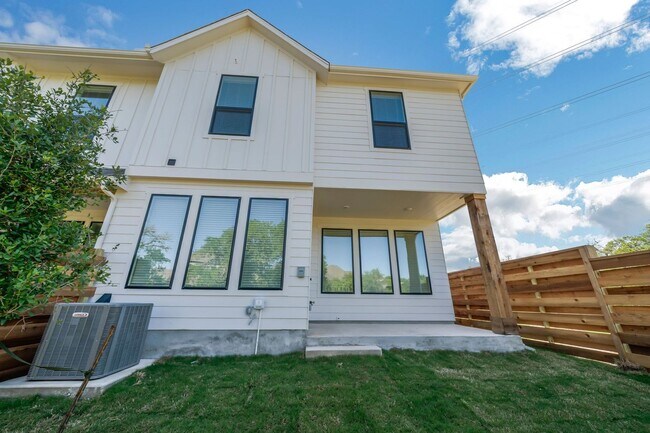 Building Photo - FOUR WEEKS FREE!!!   Brand New Townhome in...
