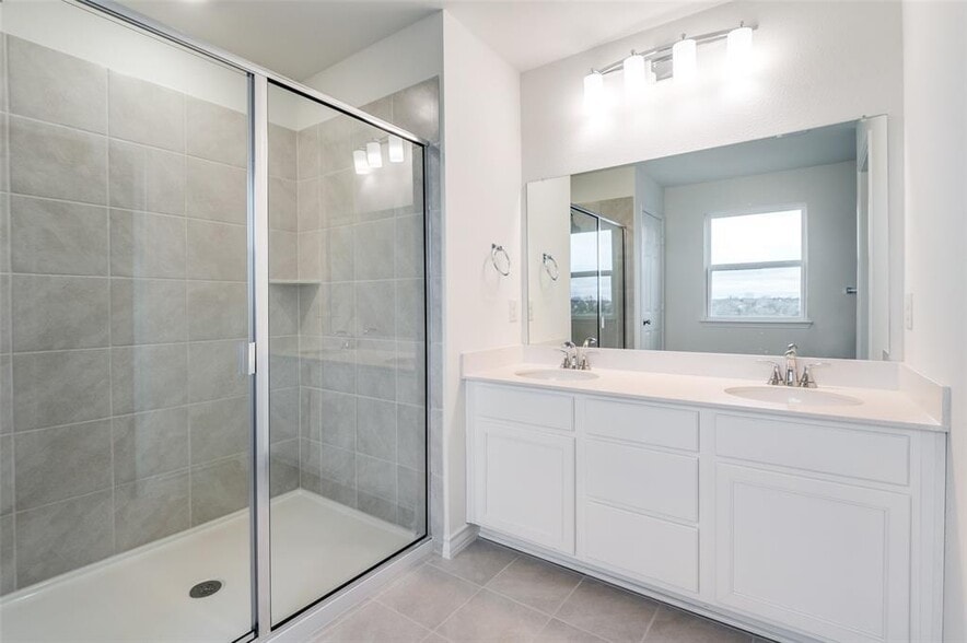 Master Bathroom - 377 Princewood Dr
