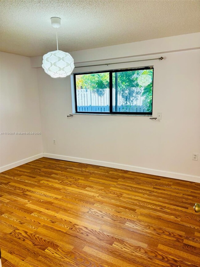 Building Photo - 1626 N 15th Ave