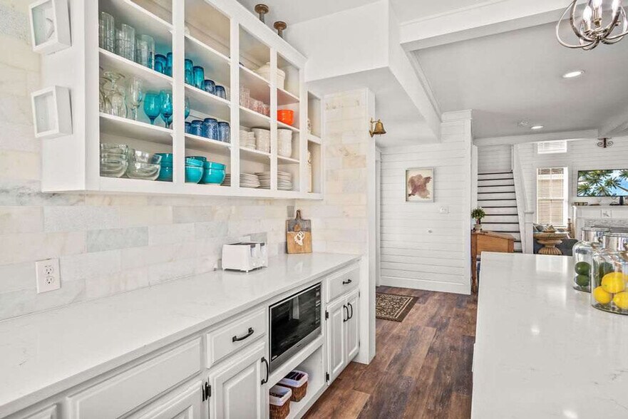 Building Photo - 707 Parkplace-SI ID1036727P