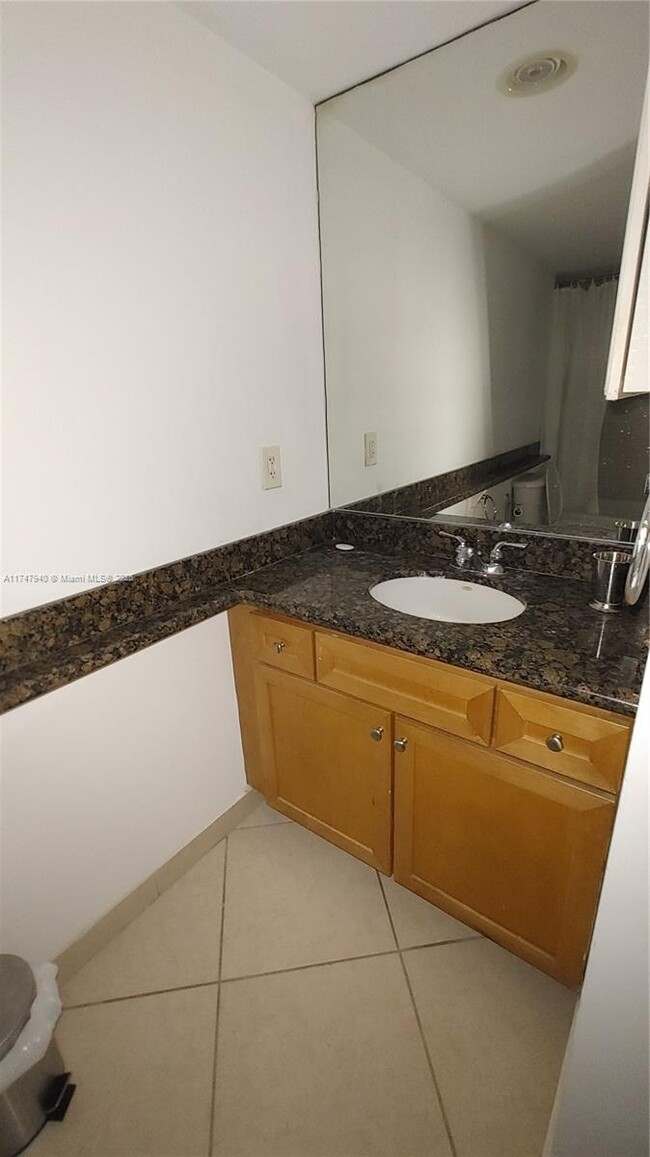 Building Photo - 5600 Collins Ave
