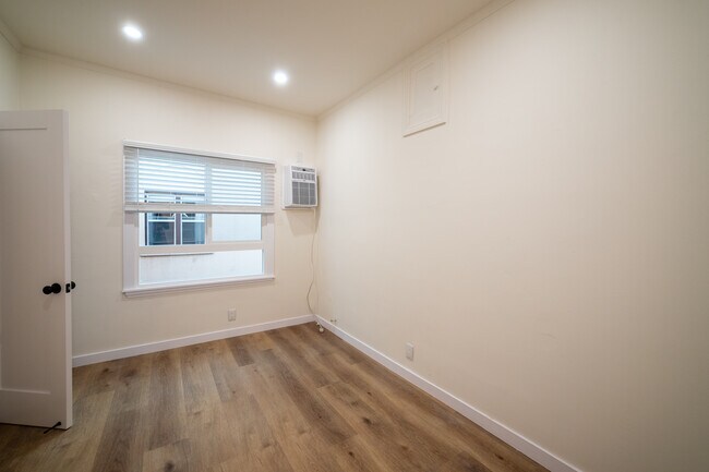 Building Photo - 211 N Berendo St