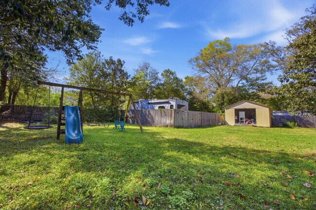 Building Photo - "Charming 4-Bedroom Shalimar Retreat- Power Included With Rent!"