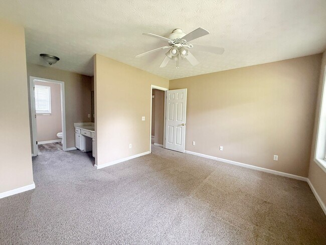 Building Photo - Pet-Friendly 3-Bedroom Home with Garage, Screened-In Porch & Spacious Bedrooms