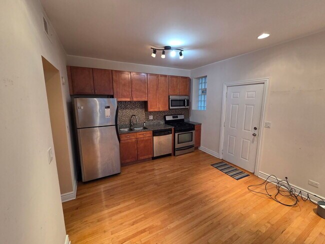 Building Photo - 5902 W Madison St