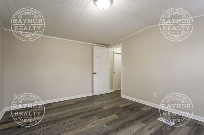 Building Photo - 2009 Moorgate Ct