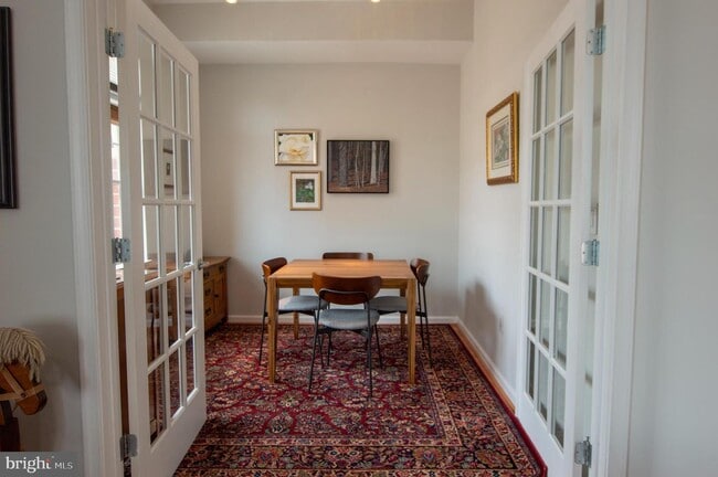 Building Photo - 309 Holland Ln