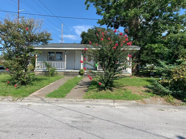 Building Photo - 308 N 14th St