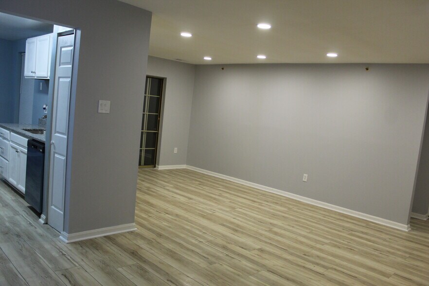 Living room - 3400 Tulleys Pointe Ct