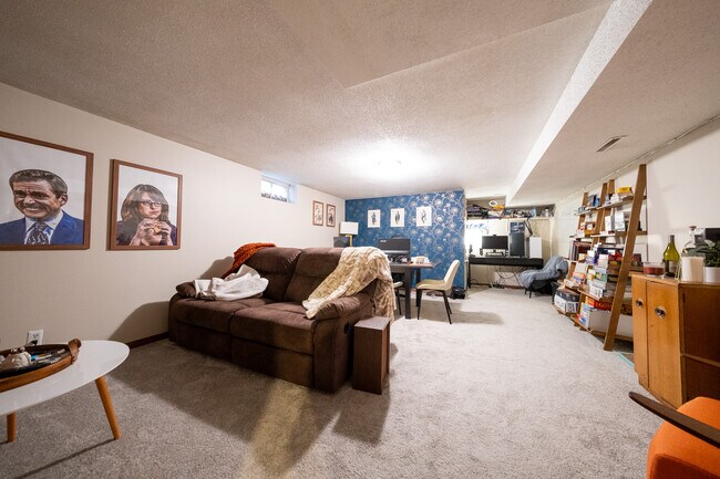 Building Photo - 3235 S 39th Ave