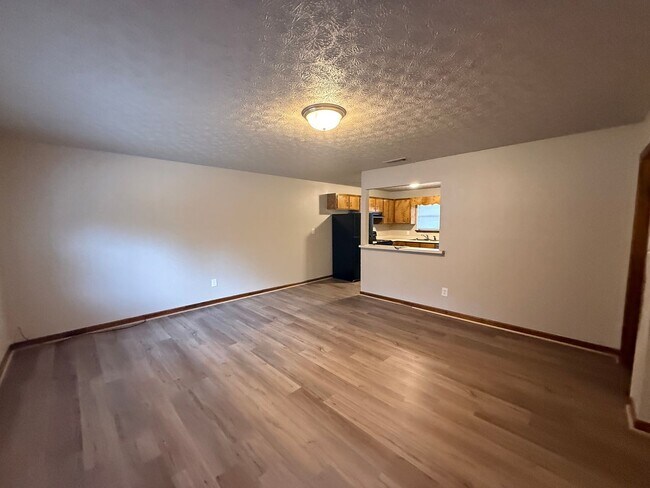 Building Photo - 101/103 Cooper Springs Ct