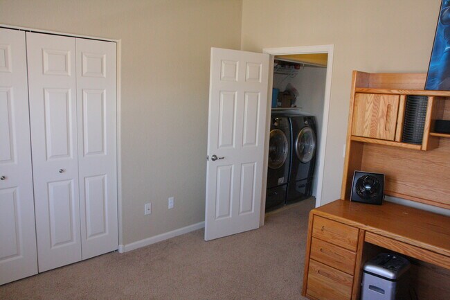 Building Photo - 2421 Owens Ave