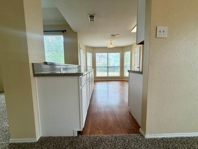 Building Photo - 1611 Windcastle Dr