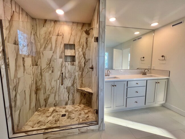Building Photo - Gorgeous Ridgefield Home
