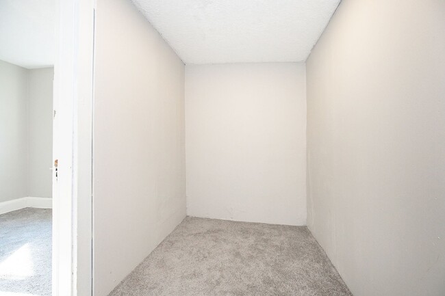 Building Photo - 3 BED 1 BATH BEAUTIFUL SINGLE HOME!