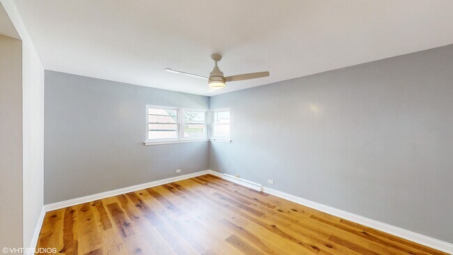 Building Photo - 4030 W North Shore Ave