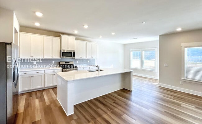 Building Photo - 1435 Firelight Wy