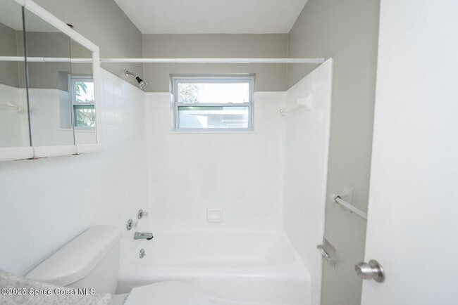 Building Photo - 410 Snyder Dr