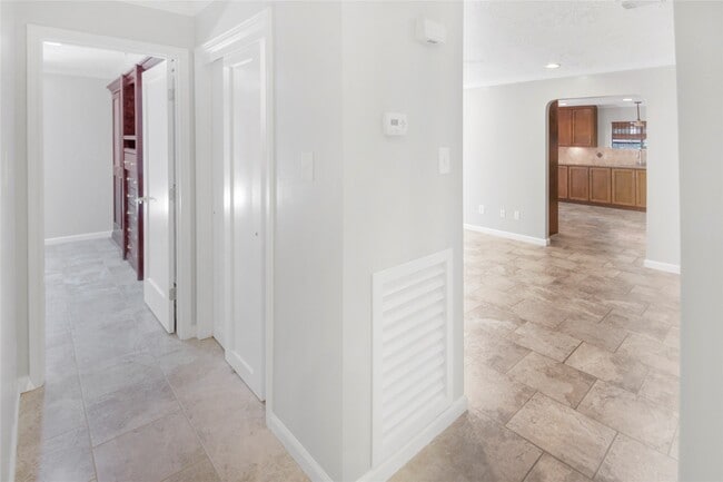 Building Photo - 6 Coralberry Ct