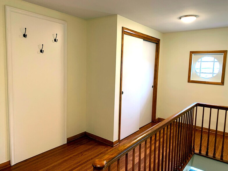 Upper Foyer - 116 N Union Rd