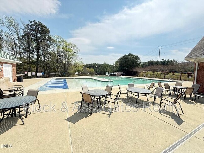 Building Photo - 545 Old Mill Village Dr