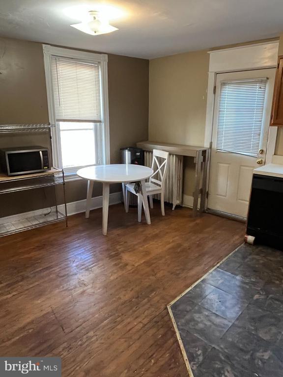 Primary Photo - 615 West Ave