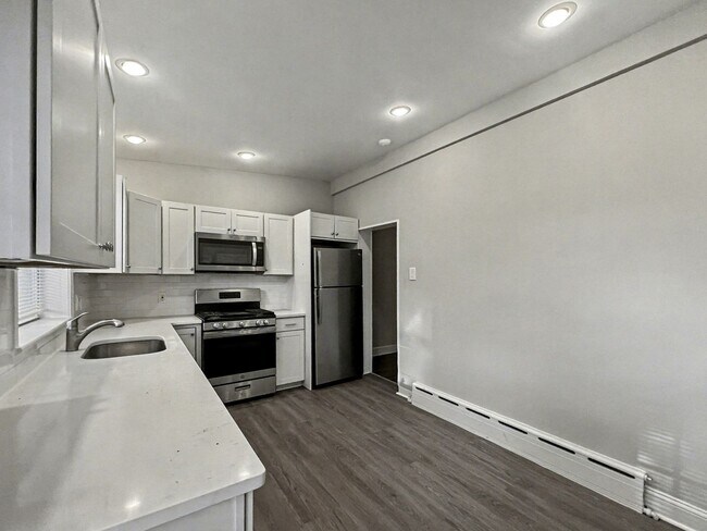 Building Photo - 4 Bedroom and 2 Bath House with In-Unit Laundry, Dishwasher, and Off-Street Parking