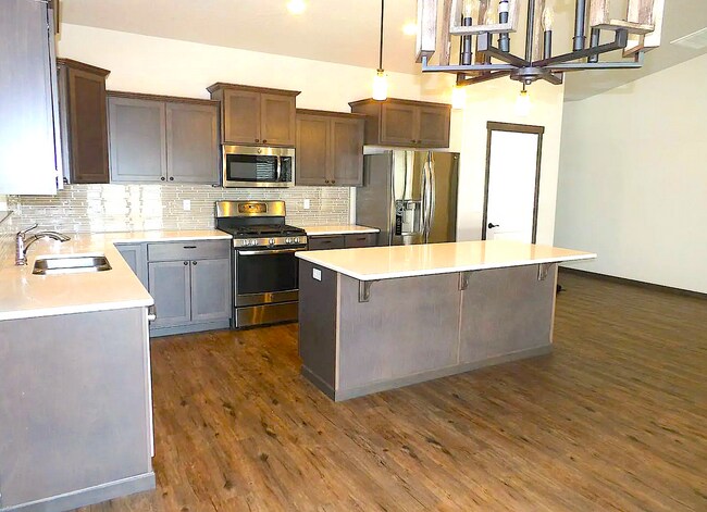Building Photo - Great Post Falls Location!