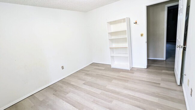 Building Photo - 7720 S Lakewood Ave