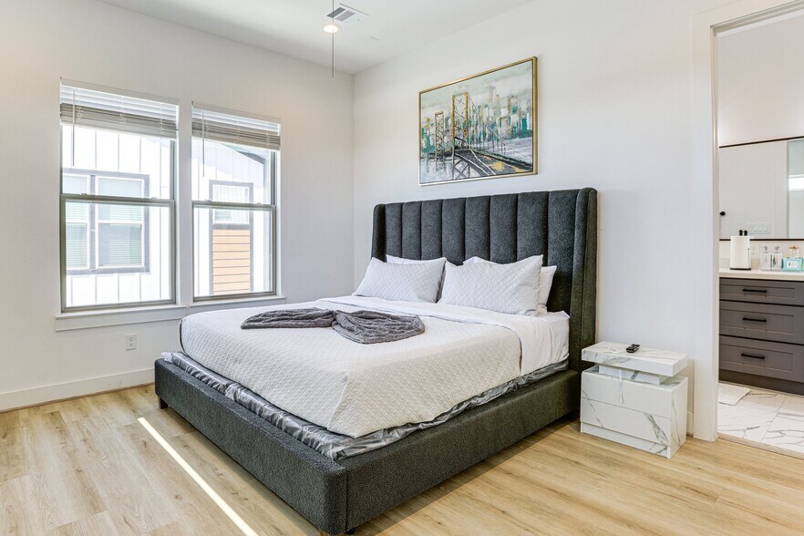 Building Photo - 2339 Eagle St