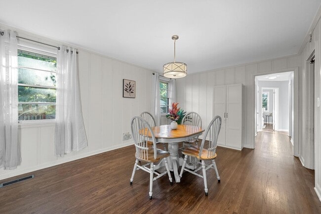 Building Photo - 102 Preston Dr