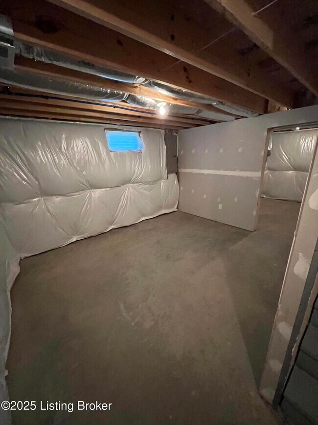 Building Photo - 208 Huckaberry St