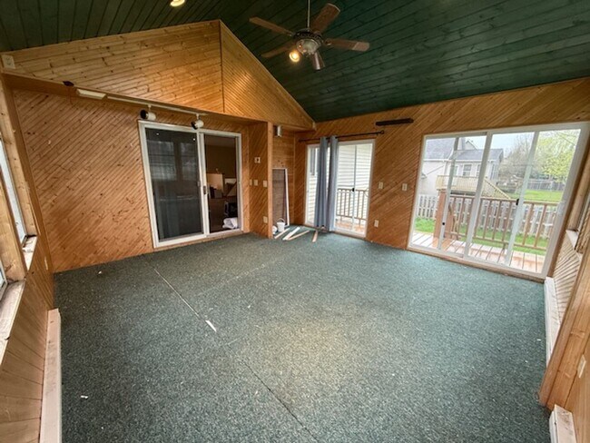 Building Photo - Large 5 bedroom home with updates in quiet neighborhood