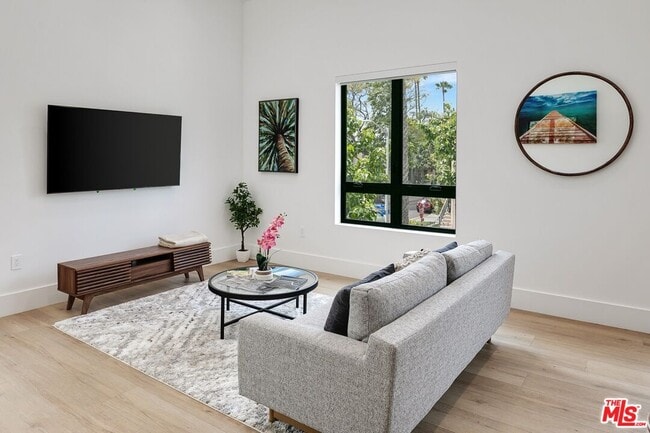 Building Photo - 1236 N Spaulding Ave