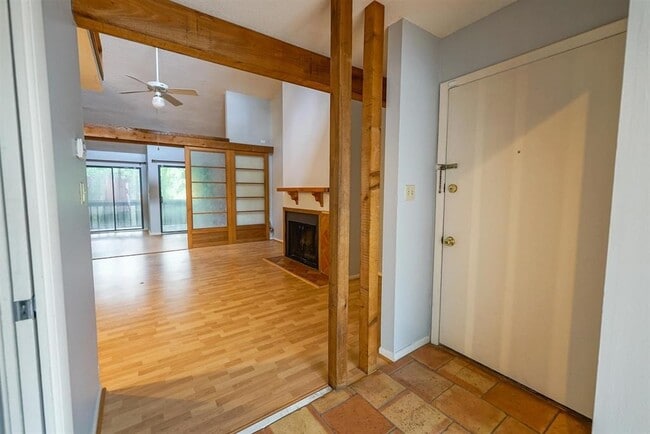 Building Photo - 1800 Nicklaus Dr