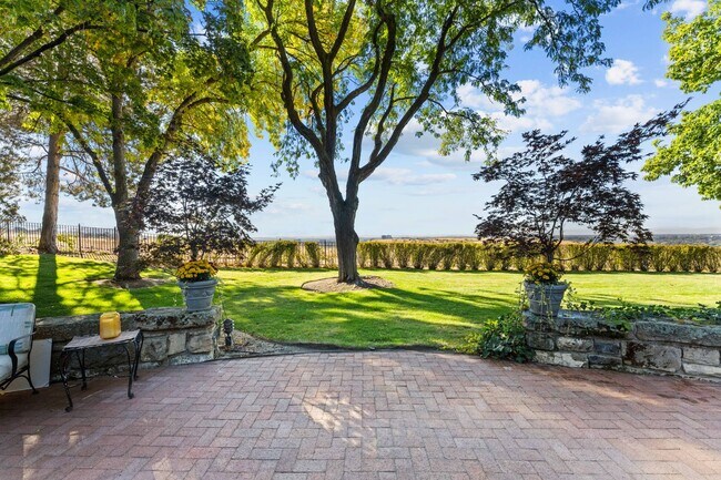 Building Photo - Fully Furnished Luxury Estate in Boise's Lower Highlands