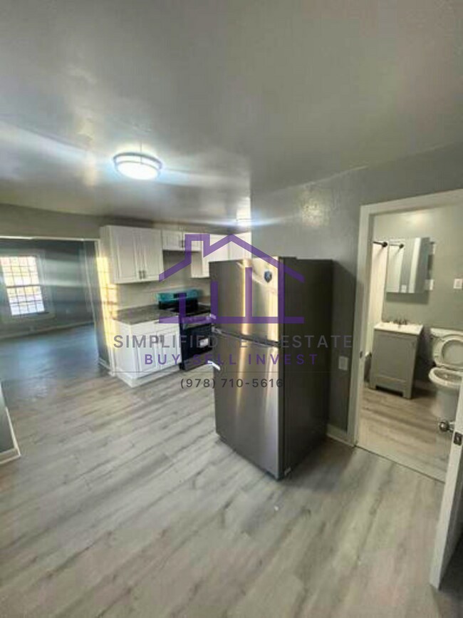 Building Photo - 418 River St