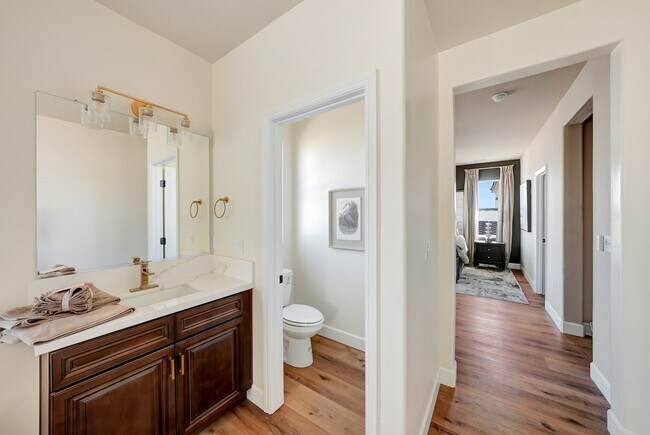 Building Photo - 137 N Un St