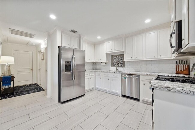 Building Photo - 3803 Zephyr St