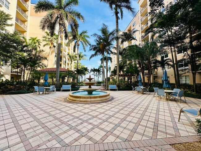 Building Photo - 1801 N Flagler Dr