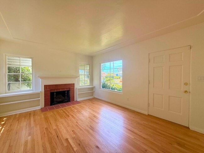 Building Photo - Welcome to Pacific Beach Coastal Living – 3BR/2BA Home