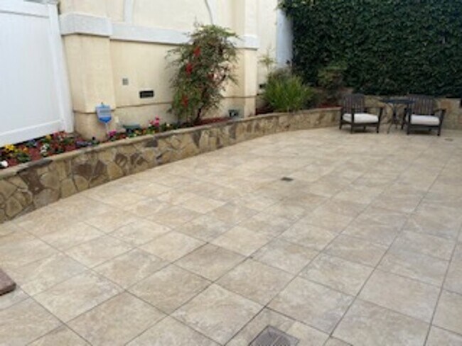Building Photo - Beautiful Detached 4 bedroom, 2.5 Bath Tow...