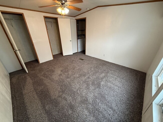 Building Photo - 2 Bedroom 1 Bath House With Covered Patio,...